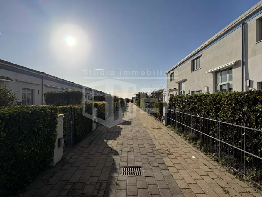 Immagine 33 di Appartamento in vendita  in viale del tirreno 86 a Pisa