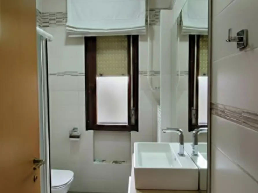 Immagine 8 di Appartamento in vendita  in Via Monte Valbella a Montebelluna