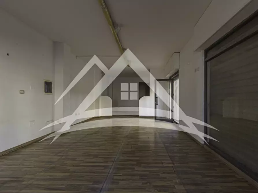 Immagine 3 di Negozio in vendita  in Viale delle Vigne, 36 A a Porto Torres