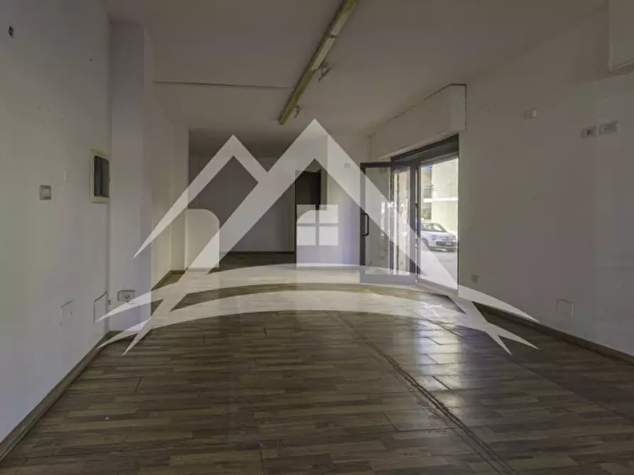 Immagine 4 di Negozio in vendita  in Viale delle Vigne, 36 A a Porto Torres