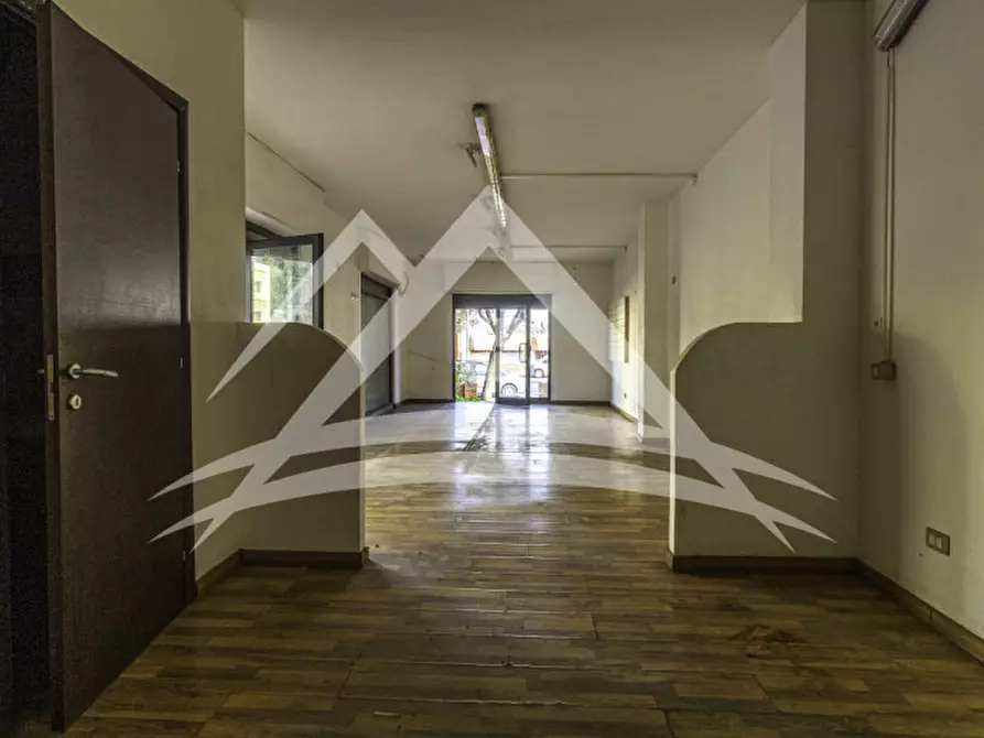 Immagine 6 di Negozio in vendita  in Viale delle Vigne, 36 A a Porto Torres