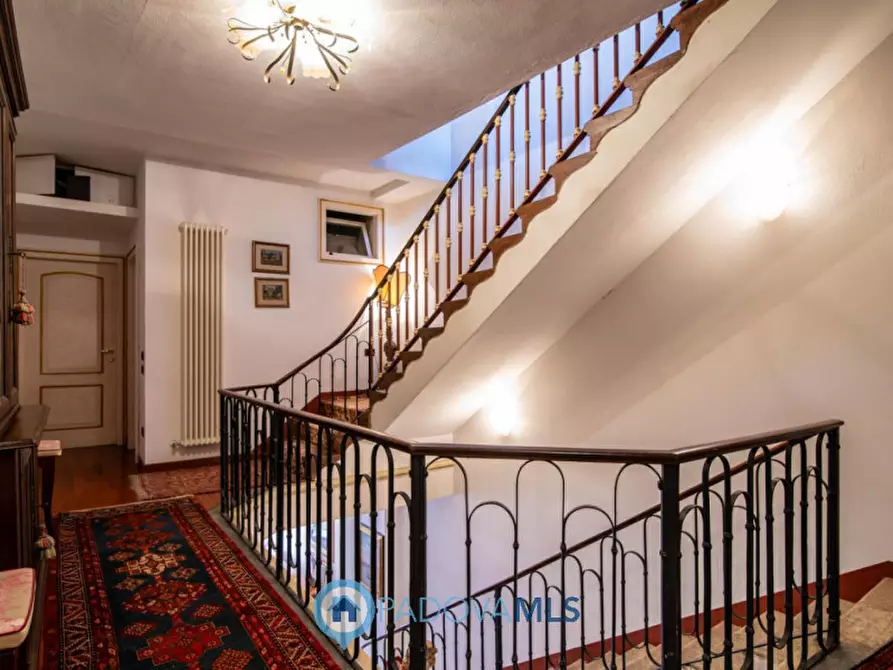 Immagine 3 di Palazzo in vendita  in Via dei Savonarola a Padova