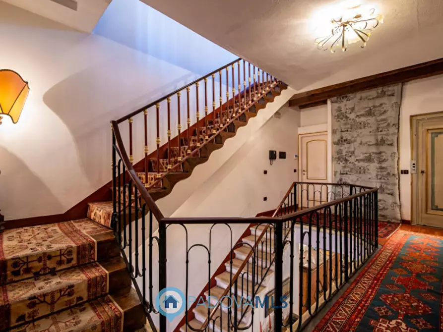 Immagine 4 di Palazzo in vendita  in Via dei Savonarola a Padova