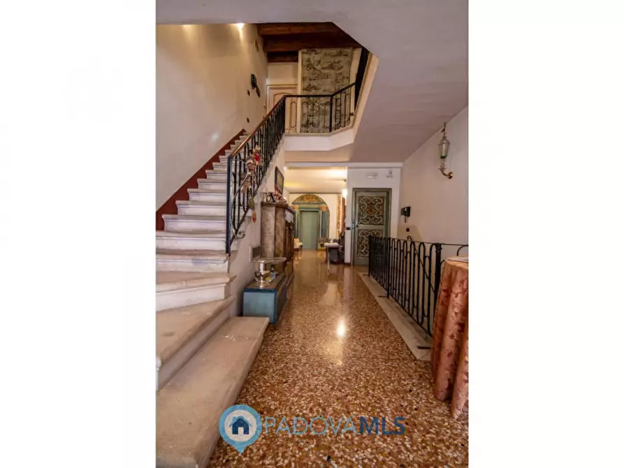 Immagine 27 di Palazzo in vendita  in Via dei Savonarola a Padova