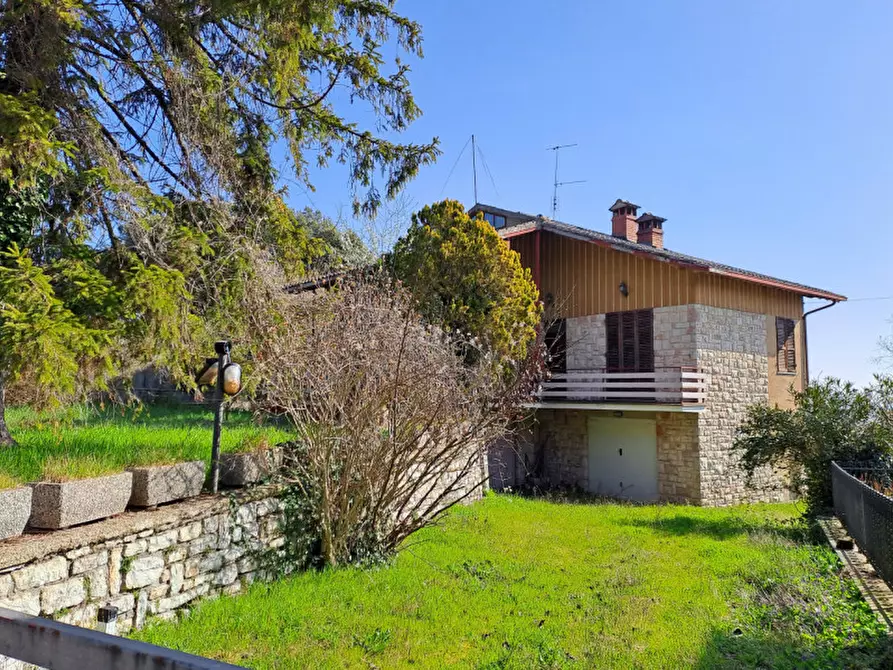 Immagine 2 di Villa in vendita  a Passignano Sul Trasimeno