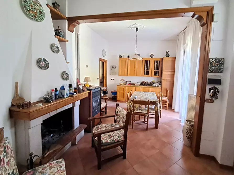 Immagine 8 di Villa in vendita  a Passignano Sul Trasimeno