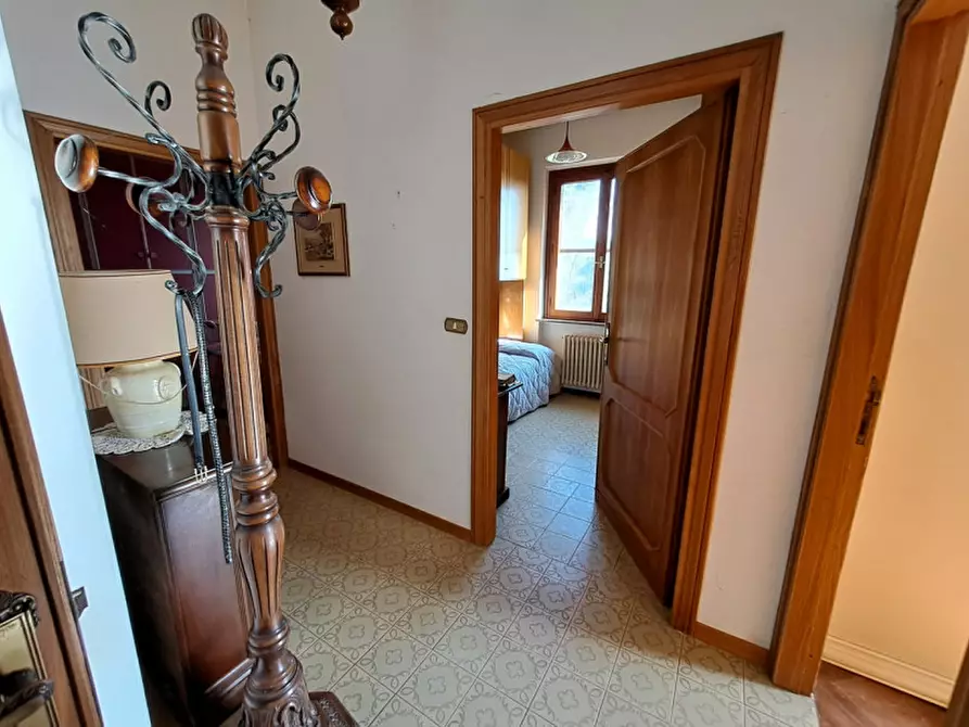 Immagine 11 di Villa in vendita  a Passignano Sul Trasimeno