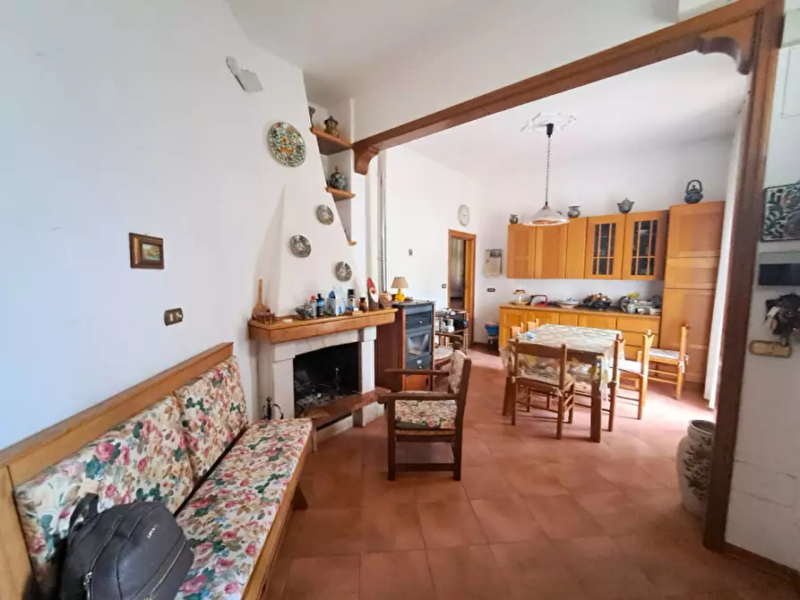 Immagine 22 di Villa in vendita  a Passignano Sul Trasimeno