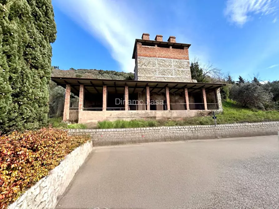 Immagine 1 di Loft/Open space in vendita  in Via del Poggio a Prato