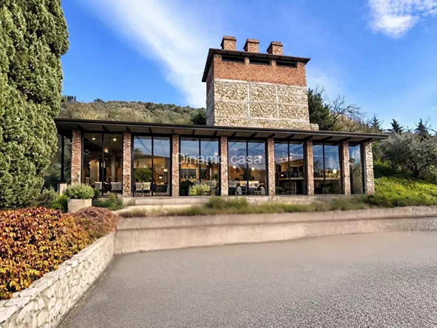 Immagine 2 di Loft/Open space in vendita  in Via del Poggio a Prato