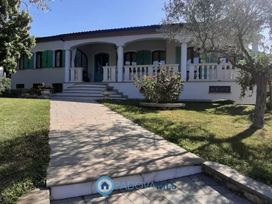 Immagine 1 di Villa in vendita  a Baone