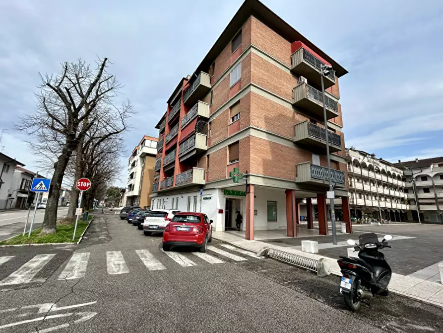 Immagine 19 di Appartamento in vendita  in Piazza della Costituzione 20 a Legnago