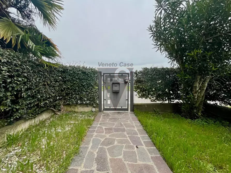 Immagine 17 di Casa bifamiliare in vendita  in Via Raffaello Sanzio a Campagna Lupia