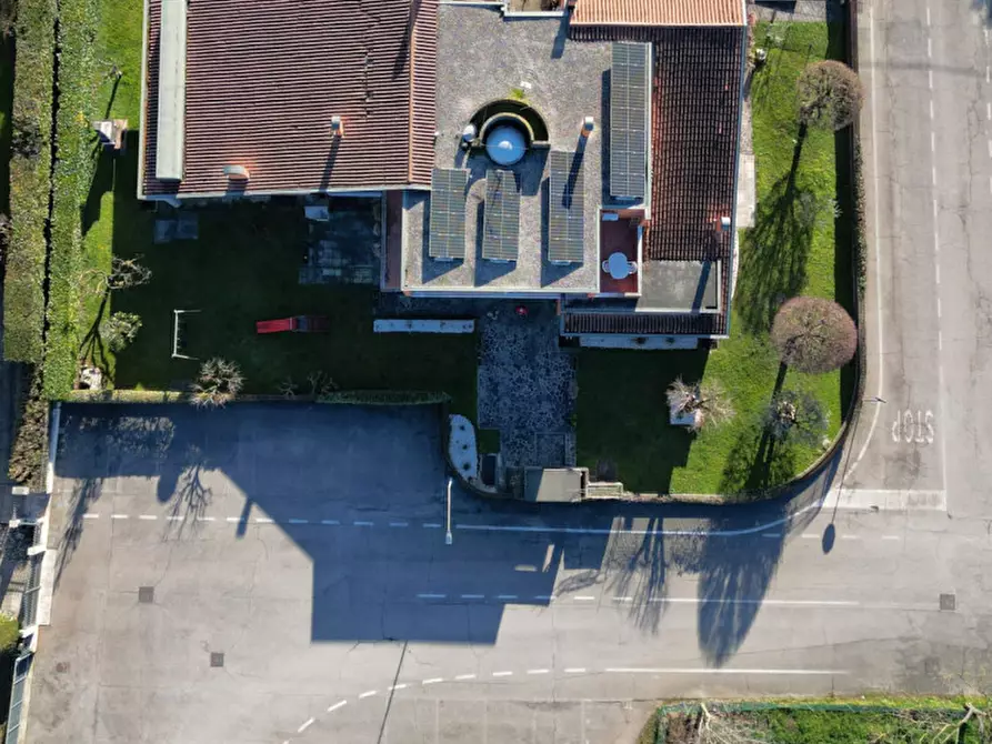 Immagine 2 di Villa in vendita  in Via Salvo D'Acquisto a Mozzecane