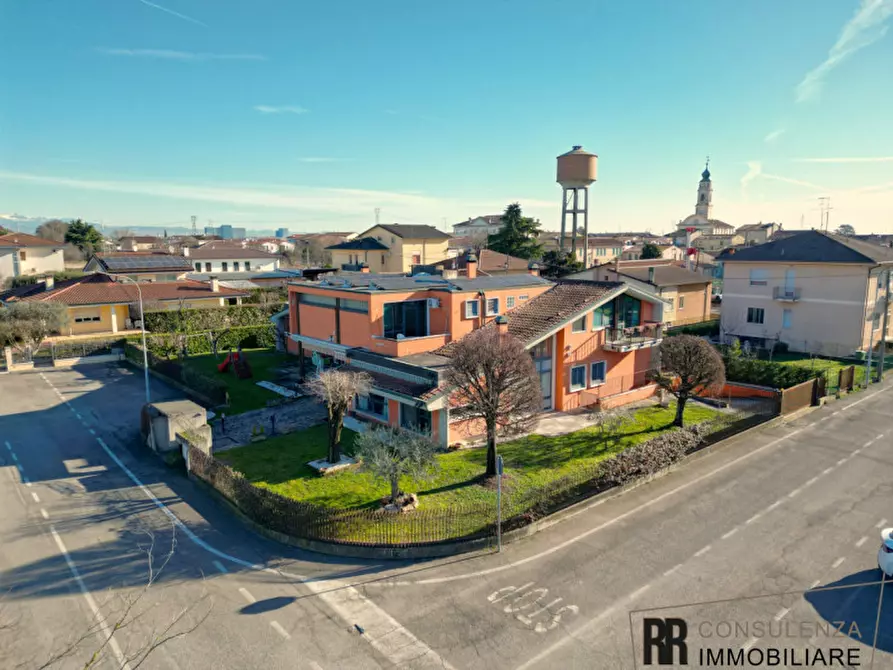 Immagine 4 di Villa in vendita  in Via Salvo D'Acquisto a Mozzecane