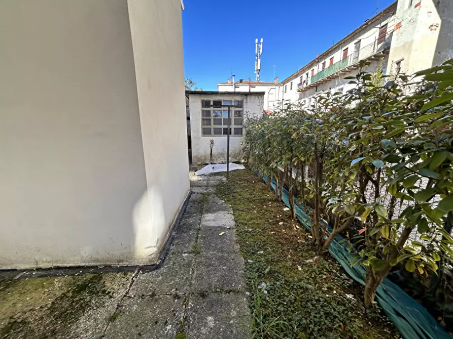 Immagine 30 di Casa indipendente in vendita  in Viale Trieste a Vicenza