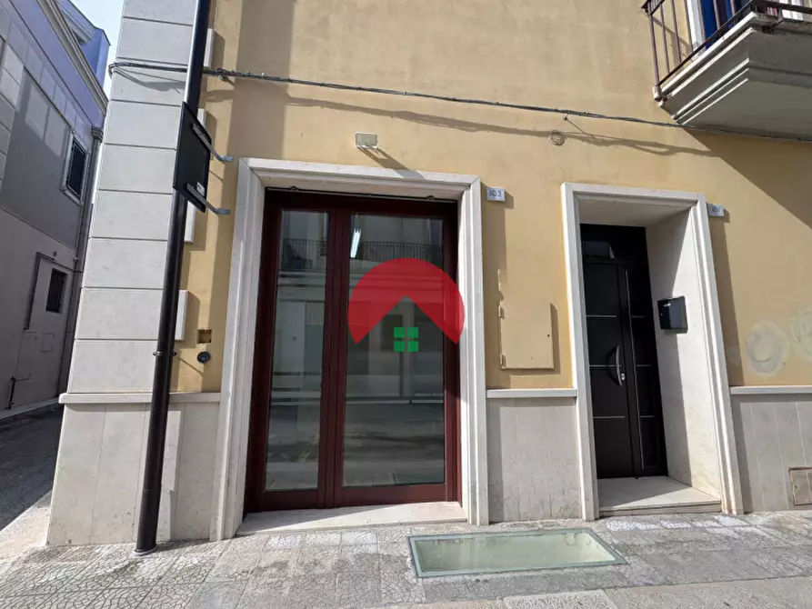 Immagine 2 di Negozio in affitto  in Via Maggio 1648 a Altamura