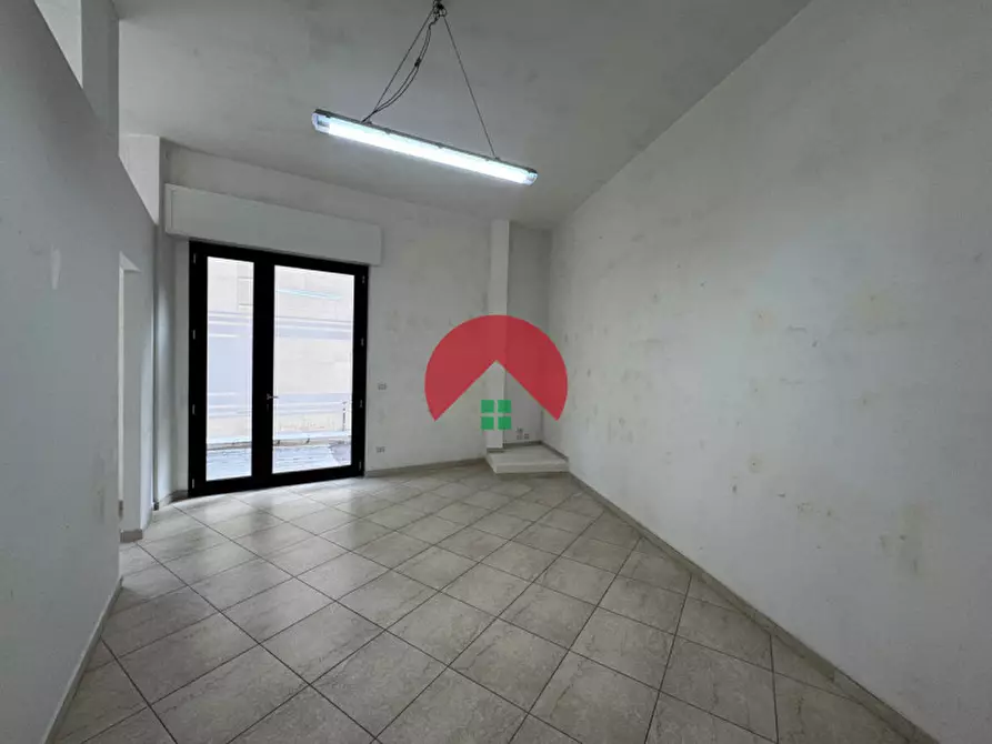 Immagine 7 di Negozio in affitto  in Via Maggio 1648 a Altamura