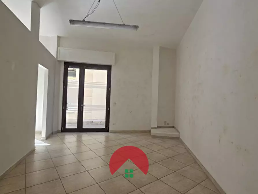 Immagine 7 di Negozio in affitto  in Via Maggio 1648 a Altamura