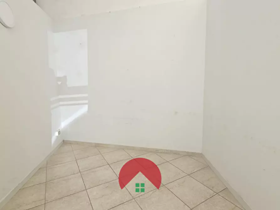 Immagine 8 di Negozio in affitto  in Via Maggio 1648 a Altamura