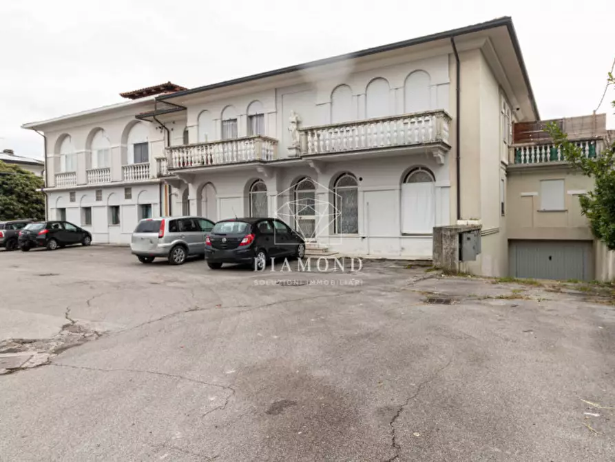 Immagine 1 di Palazzo in vendita  in Via Asolana a Fonte