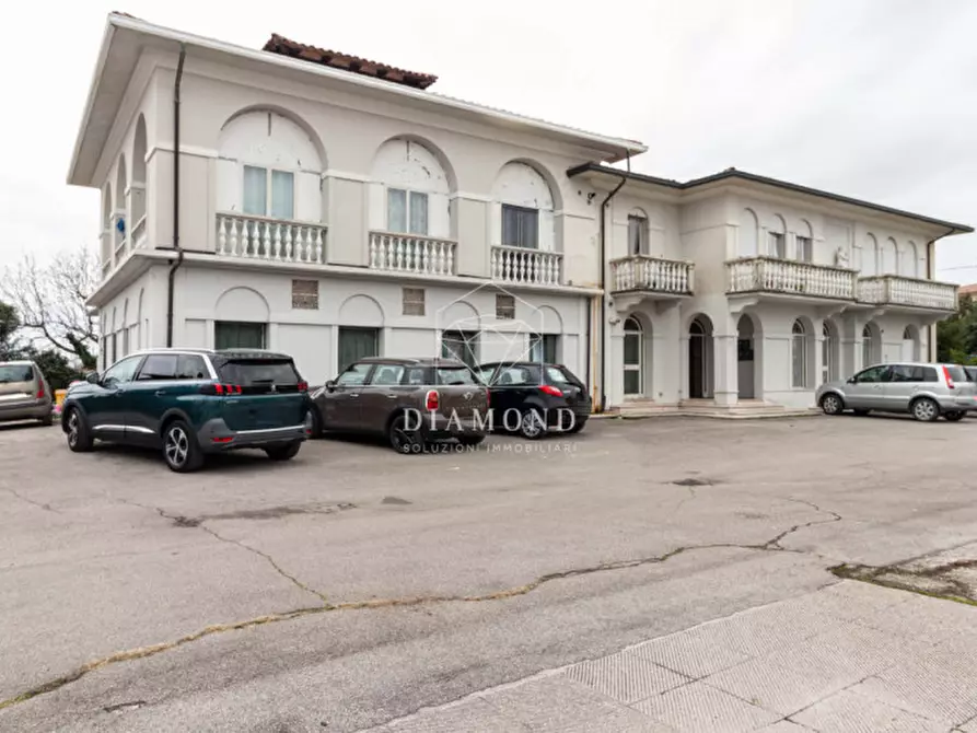 Immagine 2 di Palazzo in vendita  in Via Asolana a Fonte