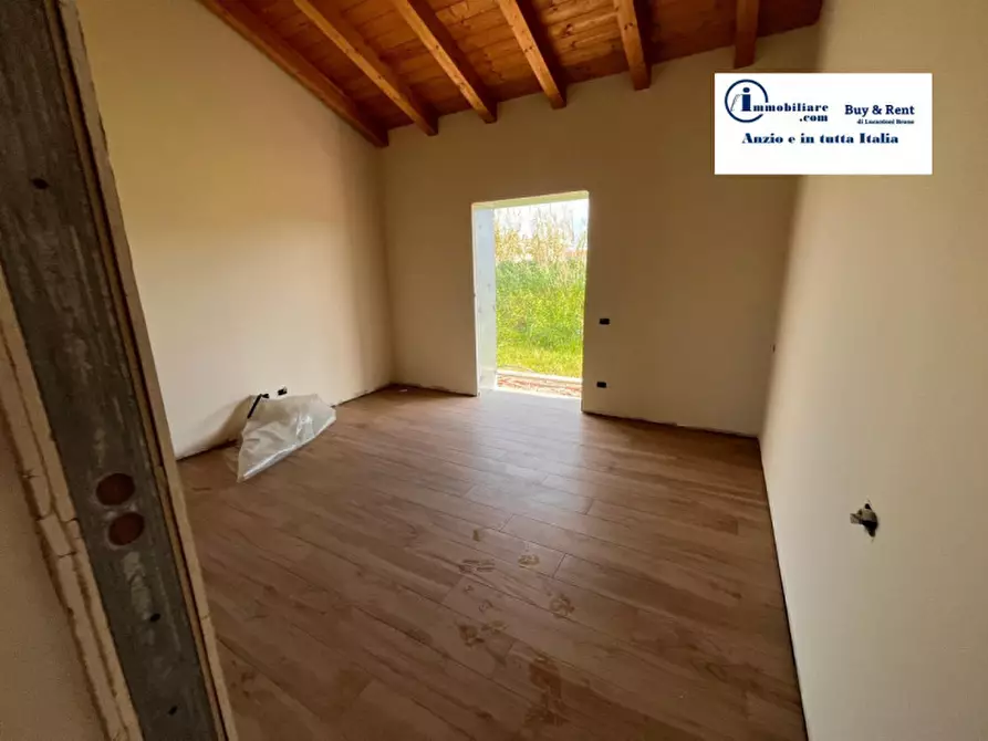 Immagine 11 di Casa bifamiliare in vendita  in Via della Cannuccia a Anzio