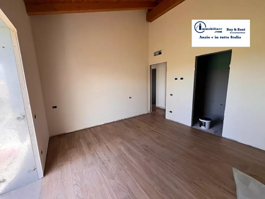 Immagine 12 di Casa bifamiliare in vendita  in Via della Cannuccia a Anzio