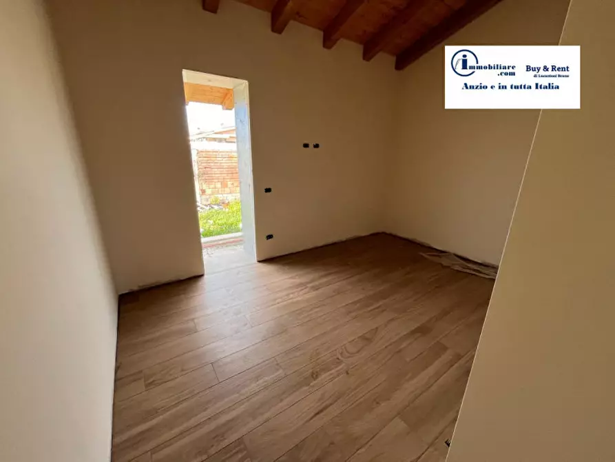 Immagine 15 di Casa bifamiliare in vendita  in Via della Cannuccia a Anzio