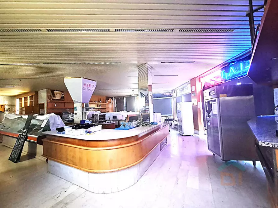 Immagine 11 di Attività commerciale in vendita  in viale del capricorno 63 a Grado