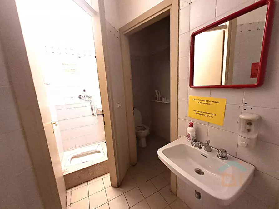 Immagine 16 di Attività commerciale in vendita  in viale del capricorno 63 a Grado