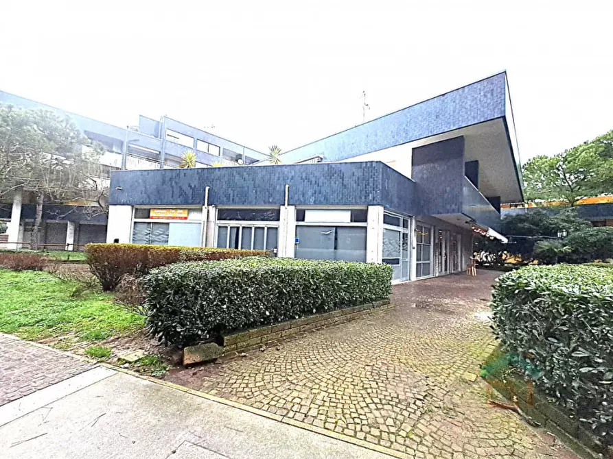 Immagine 26 di Attività commerciale in vendita  in viale del capricorno 63 a Grado