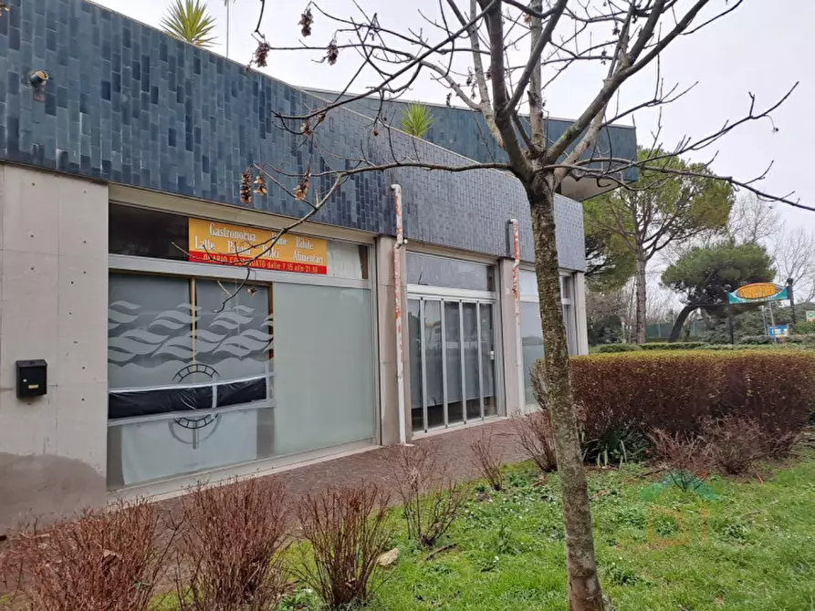 Immagine 31 di Attività commerciale in vendita  in viale del capricorno 63 a Grado