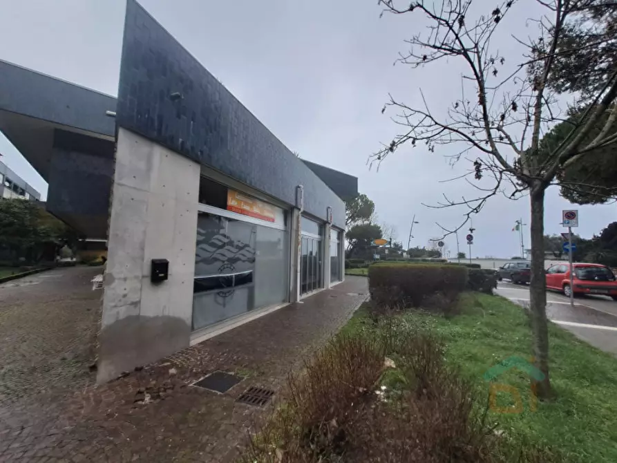 Immagine 32 di Attività commerciale in vendita  in viale del capricorno 63 a Grado