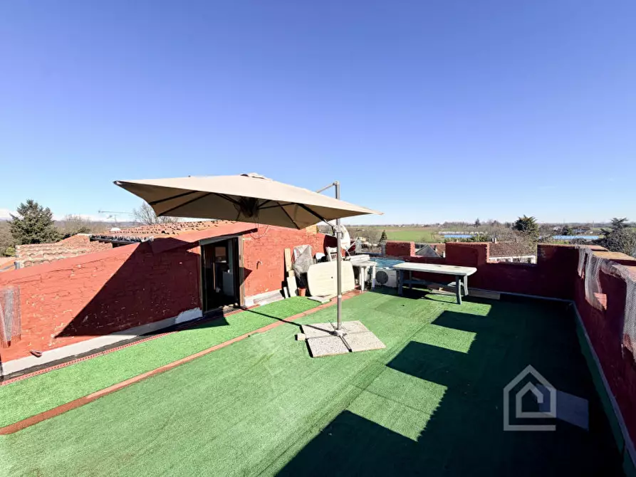 Immagine 39 di Attico in vendita  in Strada Statale Torino-Milano 11 a Villareggia