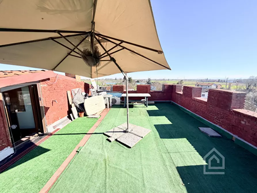 Immagine 40 di Attico in vendita  in Strada Statale Torino-Milano 11 a Villareggia