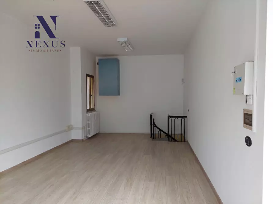Immagine 4 di Negozio in affitto  in Via Quattro Novembre a Fano
