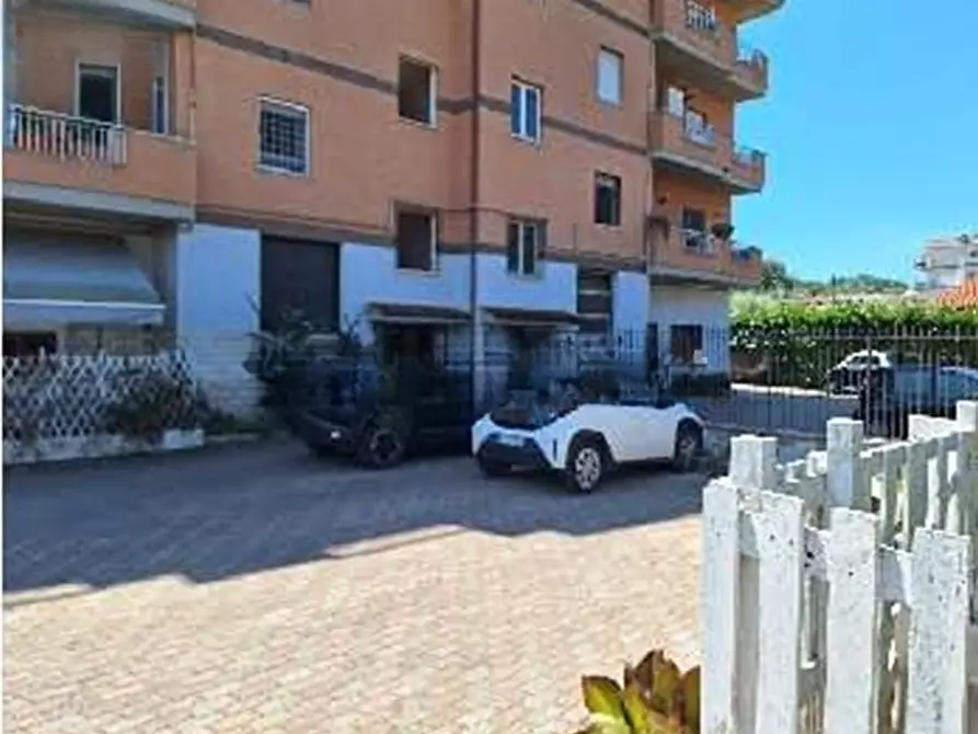 Immagine 6 di Appartamento in vendita  in Via Riviera d'Adda a Roma