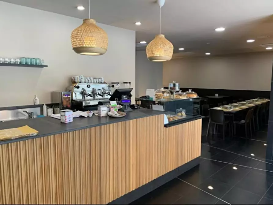Immagine 1 di Attività commerciale in vendita  in Via San Zeno a Brescia