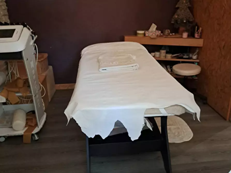 Immagine 2 di Negozio in vendita  in via roma a Veggiano