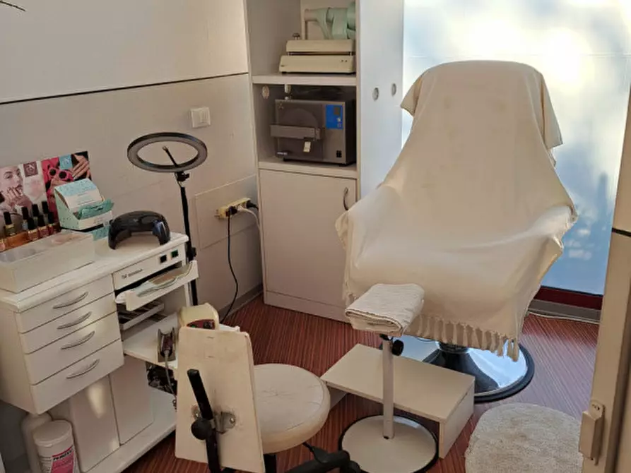 Immagine 3 di Negozio in vendita  in via roma a Veggiano