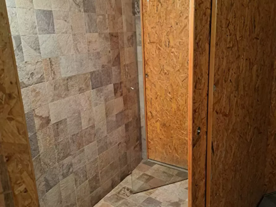 Immagine 4 di Negozio in vendita  in via roma a Veggiano