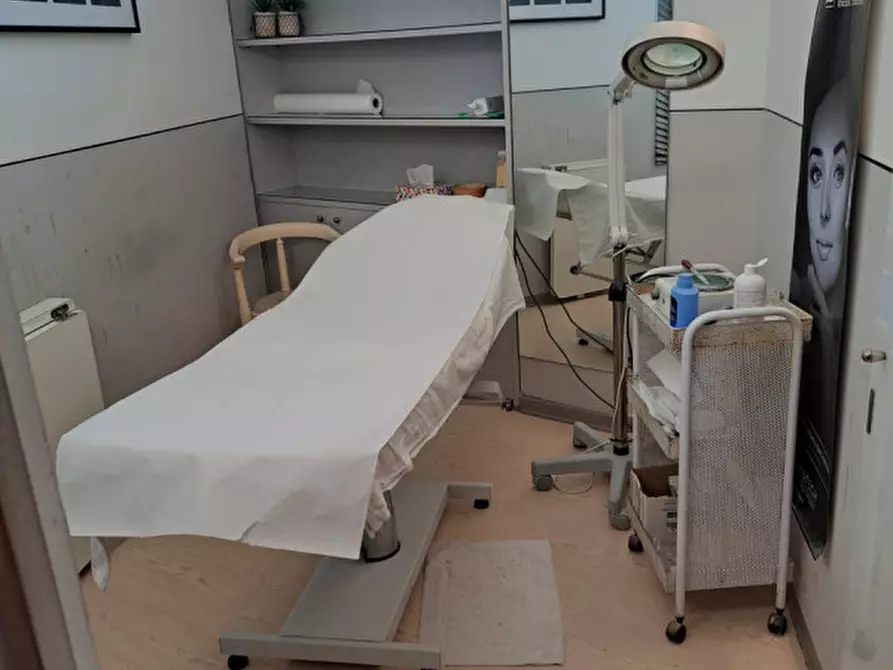 Immagine 5 di Negozio in vendita  in via roma a Veggiano