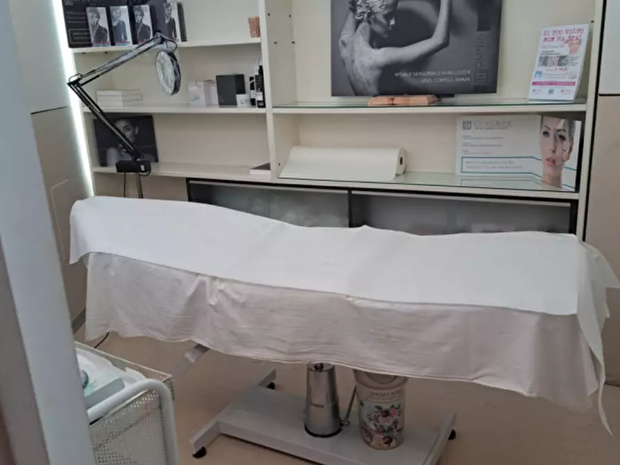 Immagine 7 di Negozio in vendita  in via roma a Veggiano