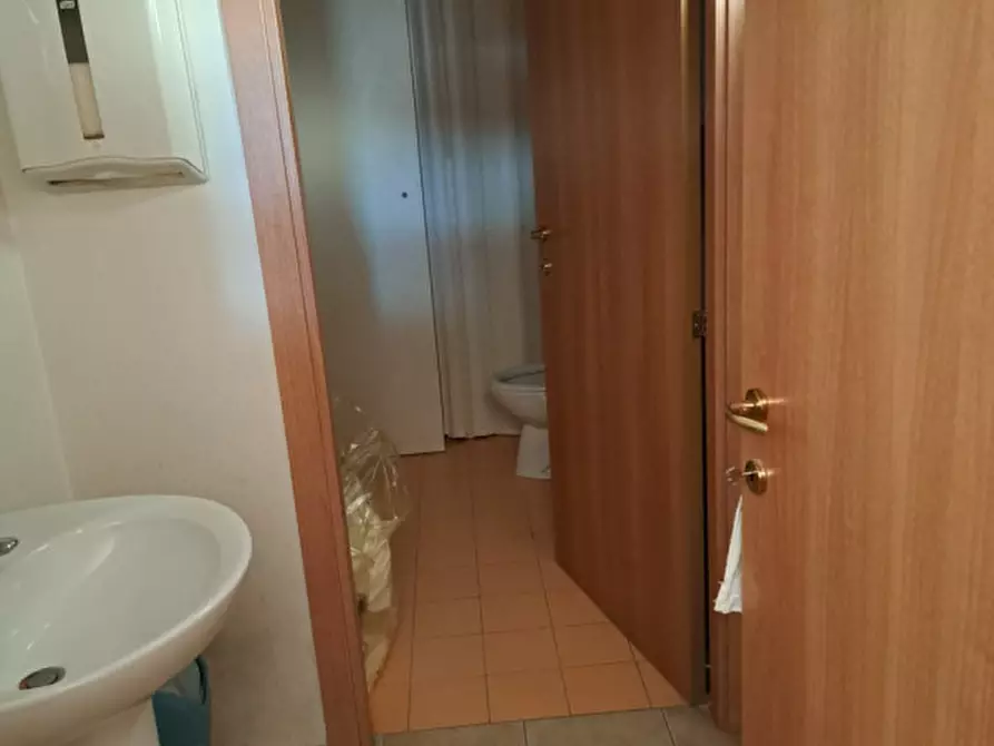 Immagine 9 di Negozio in vendita  in via roma a Veggiano