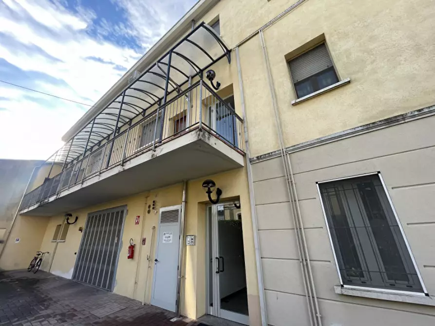 Immagine 11 di Appartamento in vendita  a Suzzara