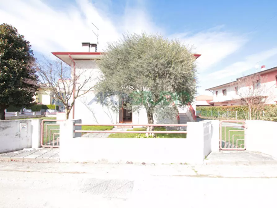 Immagine 2 di Casa bifamiliare in vendita  in Via Boschi a Caldogno