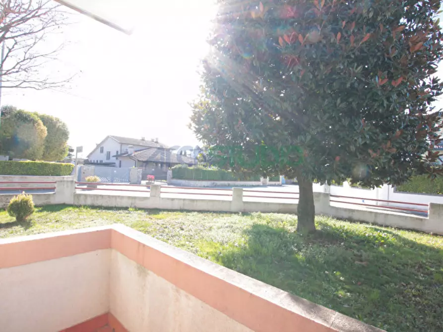 Immagine 9 di Casa bifamiliare in vendita  in Via Boschi a Caldogno