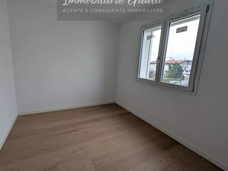 Immagine 2 di Casa bifamiliare in vendita  a San Vendemiano