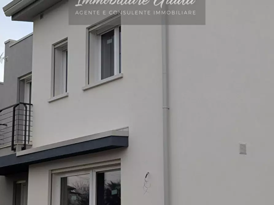 Immagine 1 di Casa bifamiliare in vendita  a San Vendemiano